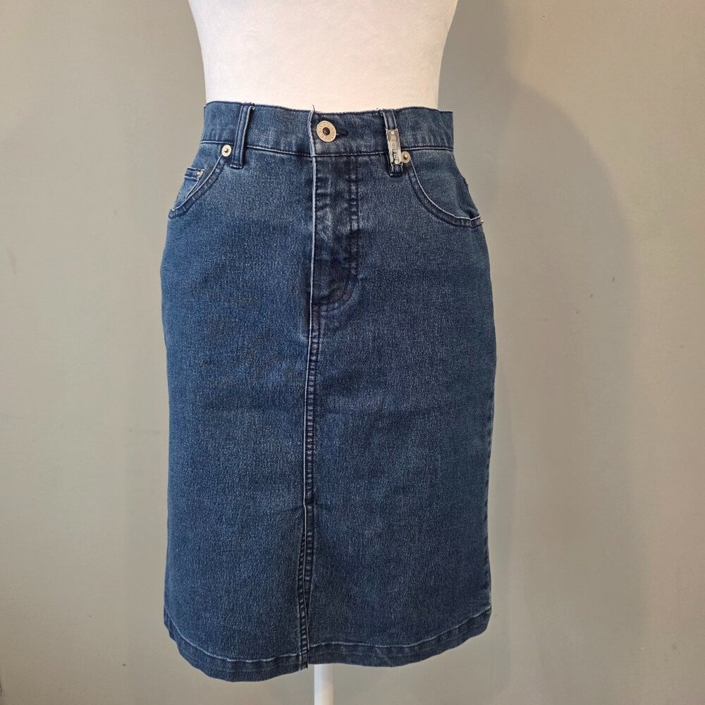 GUESS Denim Pencil Skirt Sz Small. Mid Rise Medium Wash Classic Y2K Vibes Casual